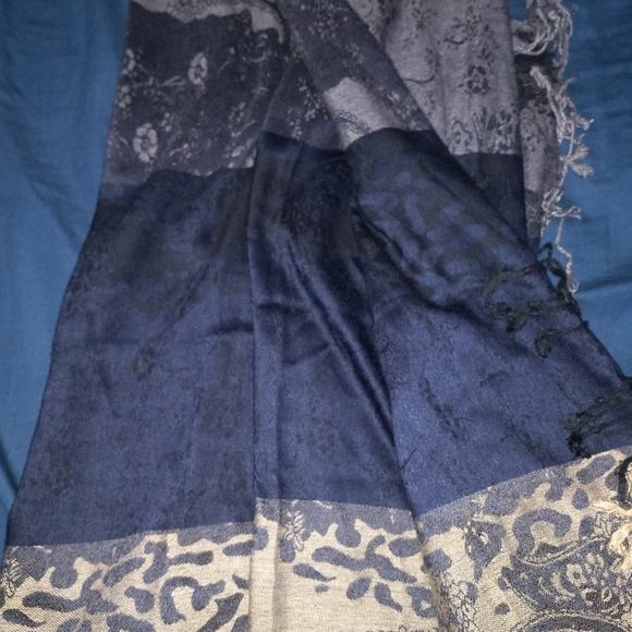 3 colored Paxaina scarf - Picture 3 of 5